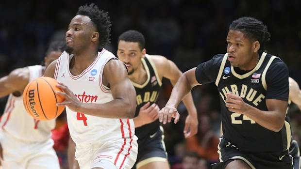 Houston Cougars guard L.J. Cryer (4) passes the ball Friday, March 28, 2025, during the NCAA Tournament Sweet 16 game against