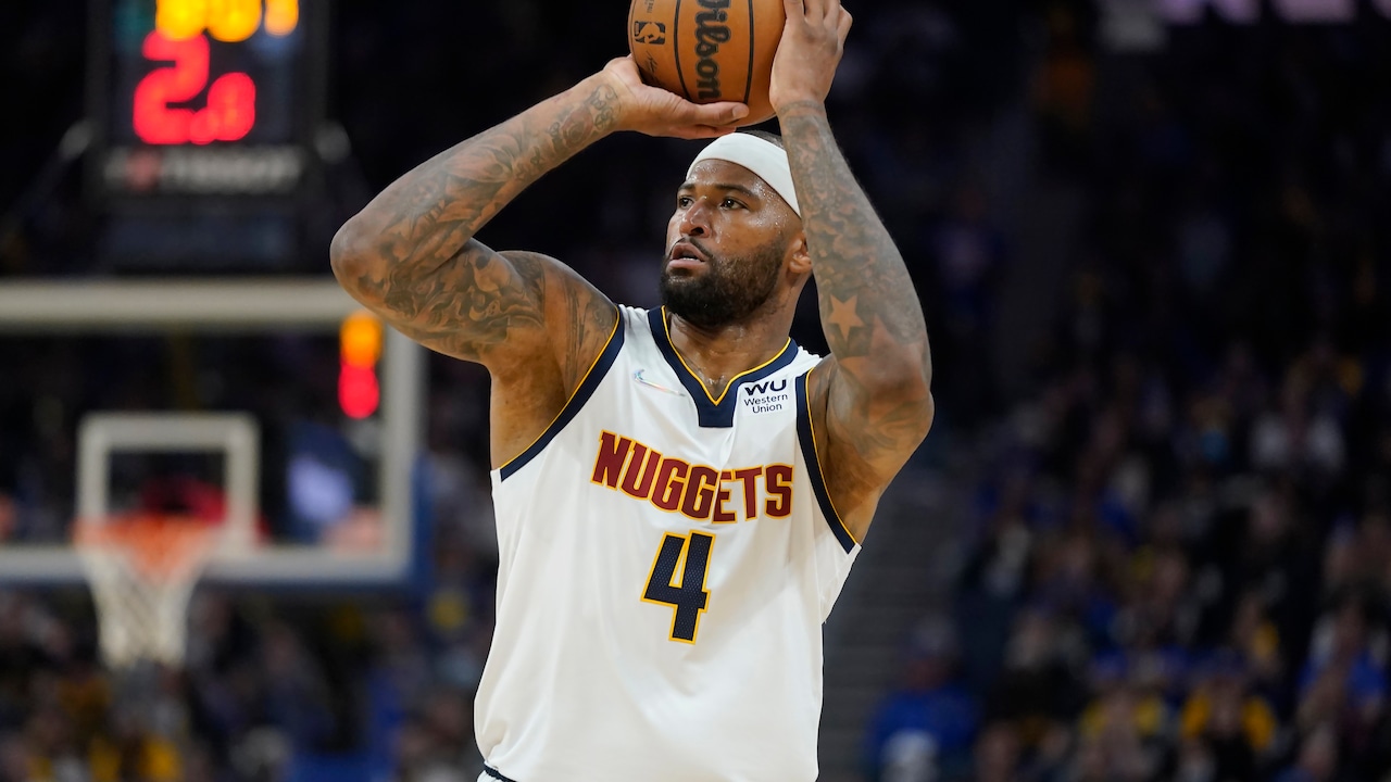 Former NBA All-Star goes after drink-throwing fans during game in Puerto Rico